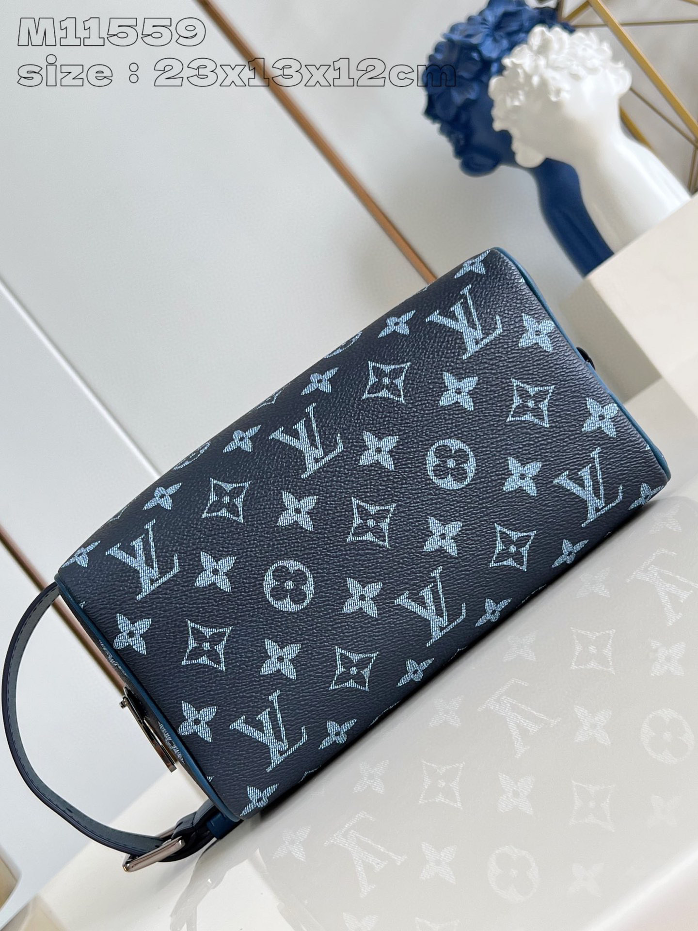 Louis Vuitton  Locker Dopp Kit  Size：23*13*12cm