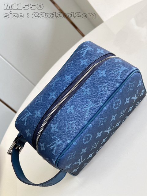 Louis Vuitton  Locker Dopp Kit  Size：23*13*12cm