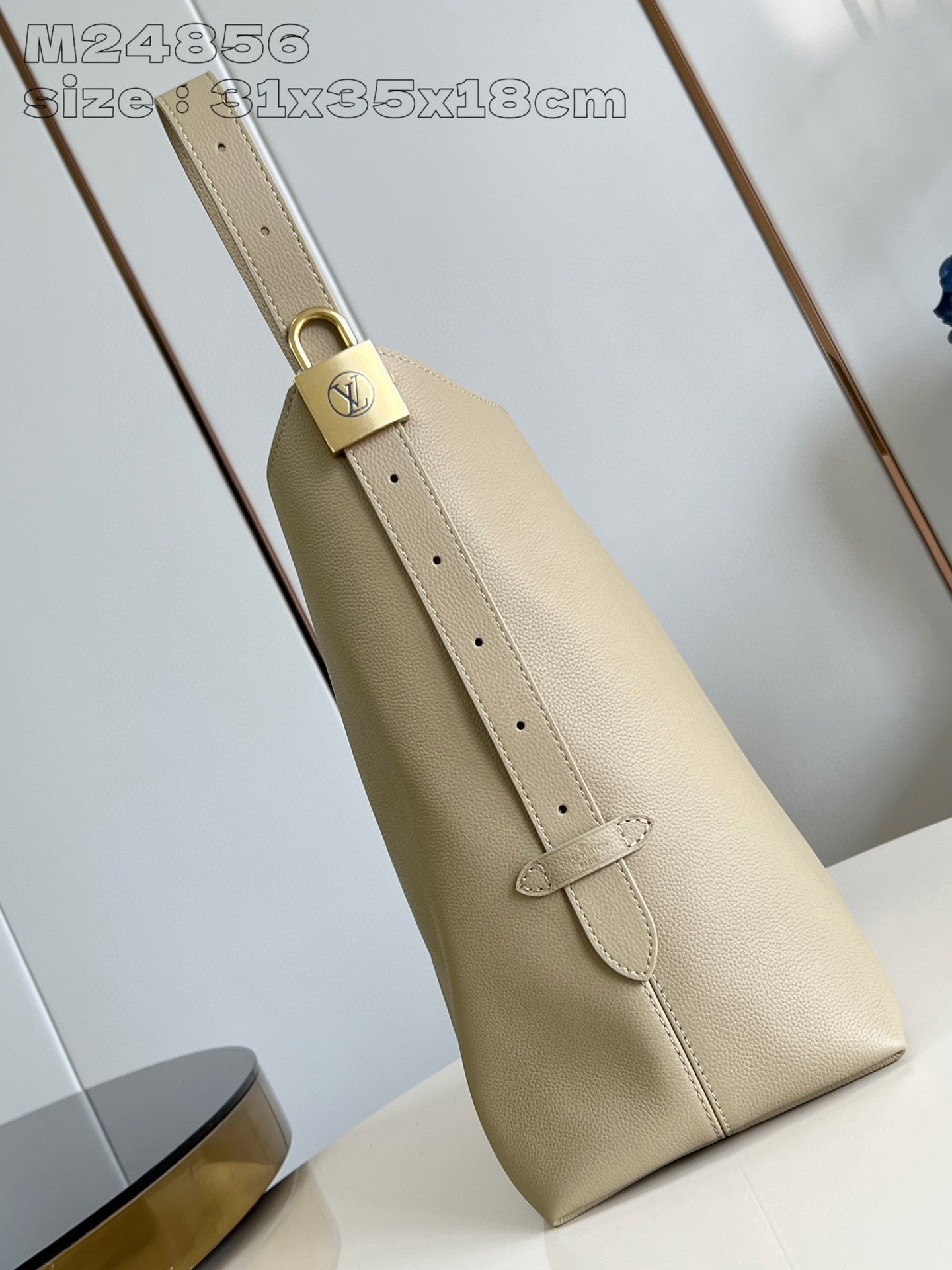Louis Vuitton Low Key Hobo Size：31*35*18cm