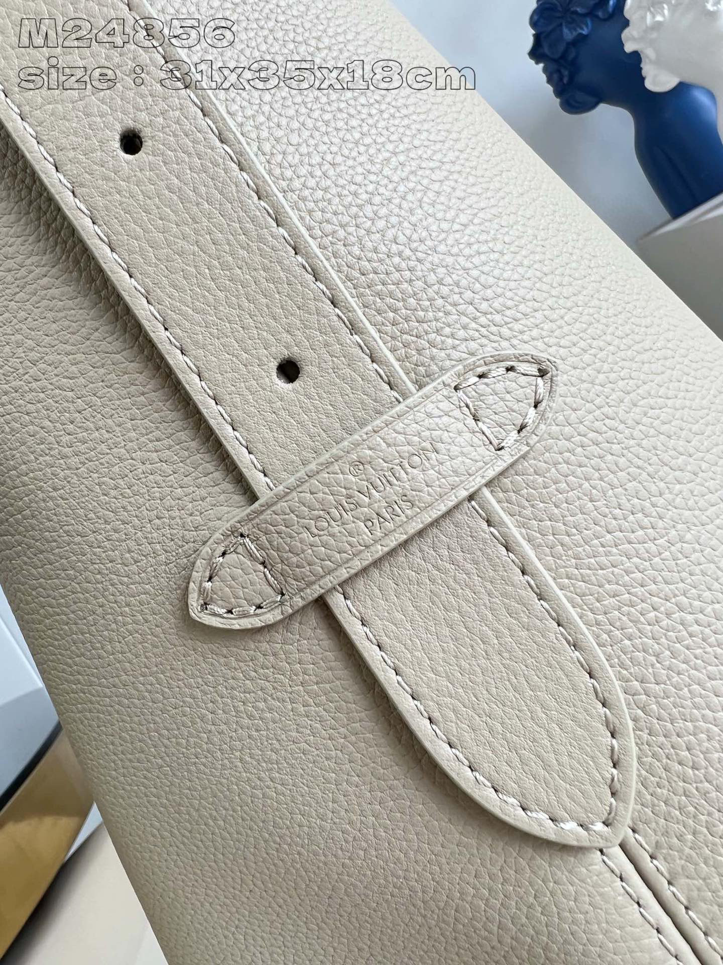 Louis Vuitton Low Key Hobo Size：31*35*18cm