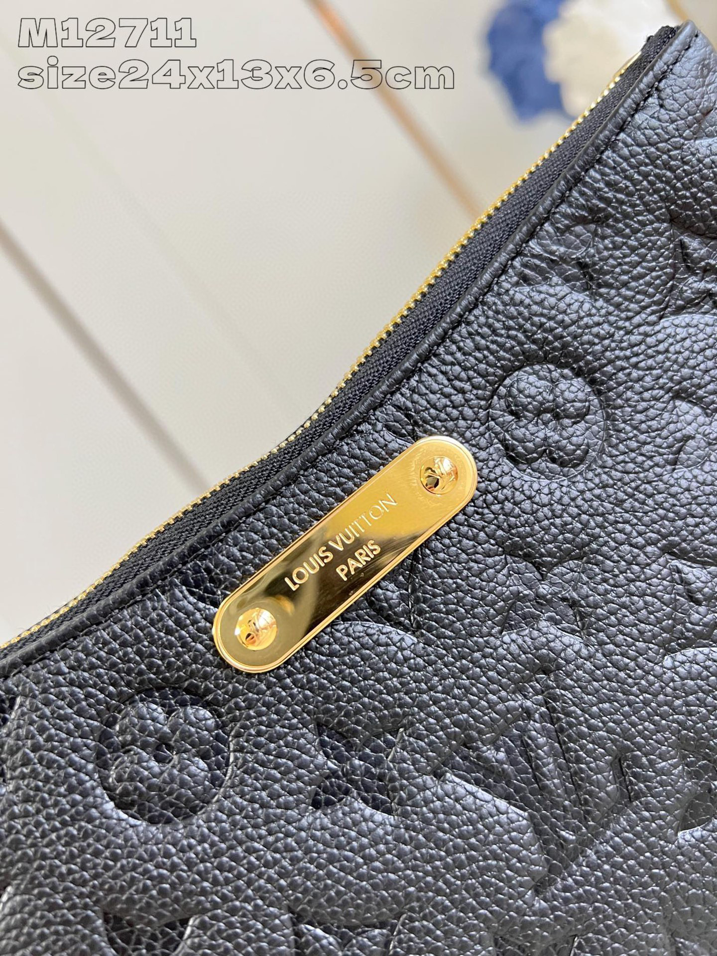 Dimensioni dell'impronta monogramma Louis Vuitton: 24 x 13 x 6,5 cm