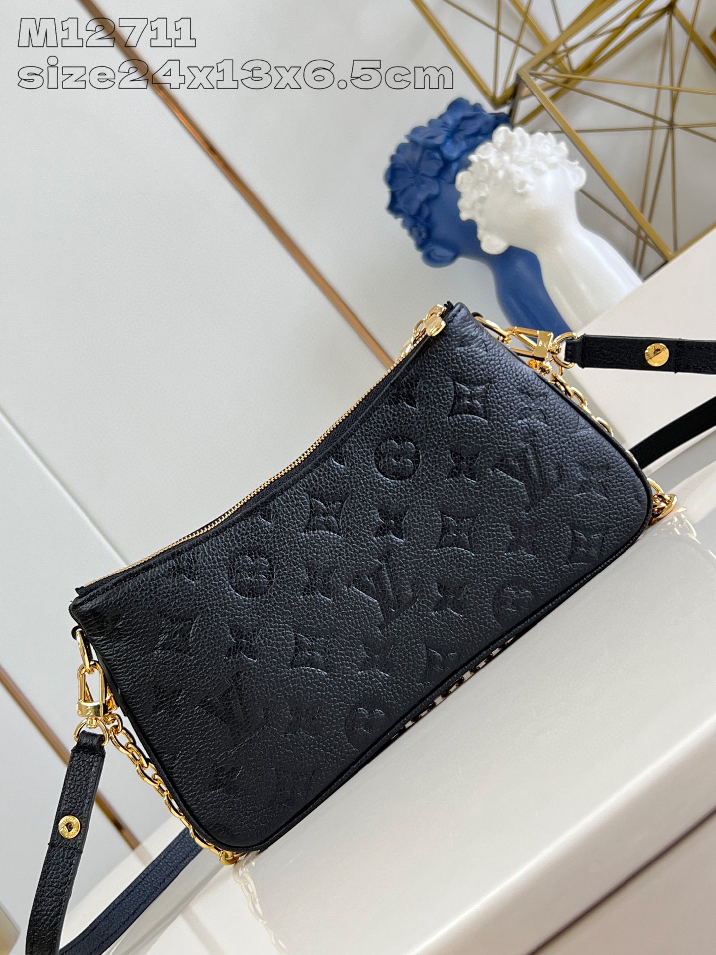 Dimensioni dell'impronta monogramma Louis Vuitton: 24 x 13 x 6,5 cm