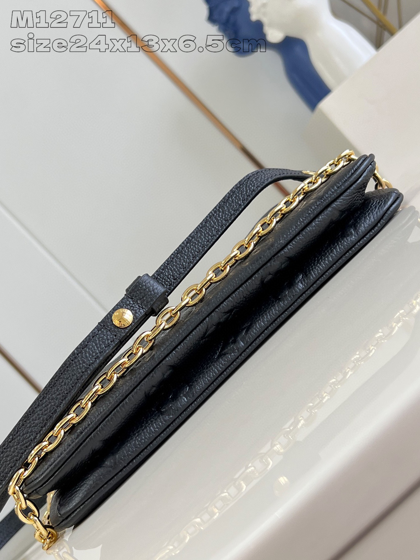 Dimensioni dell'impronta monogramma Louis Vuitton: 24 x 13 x 6,5 cm