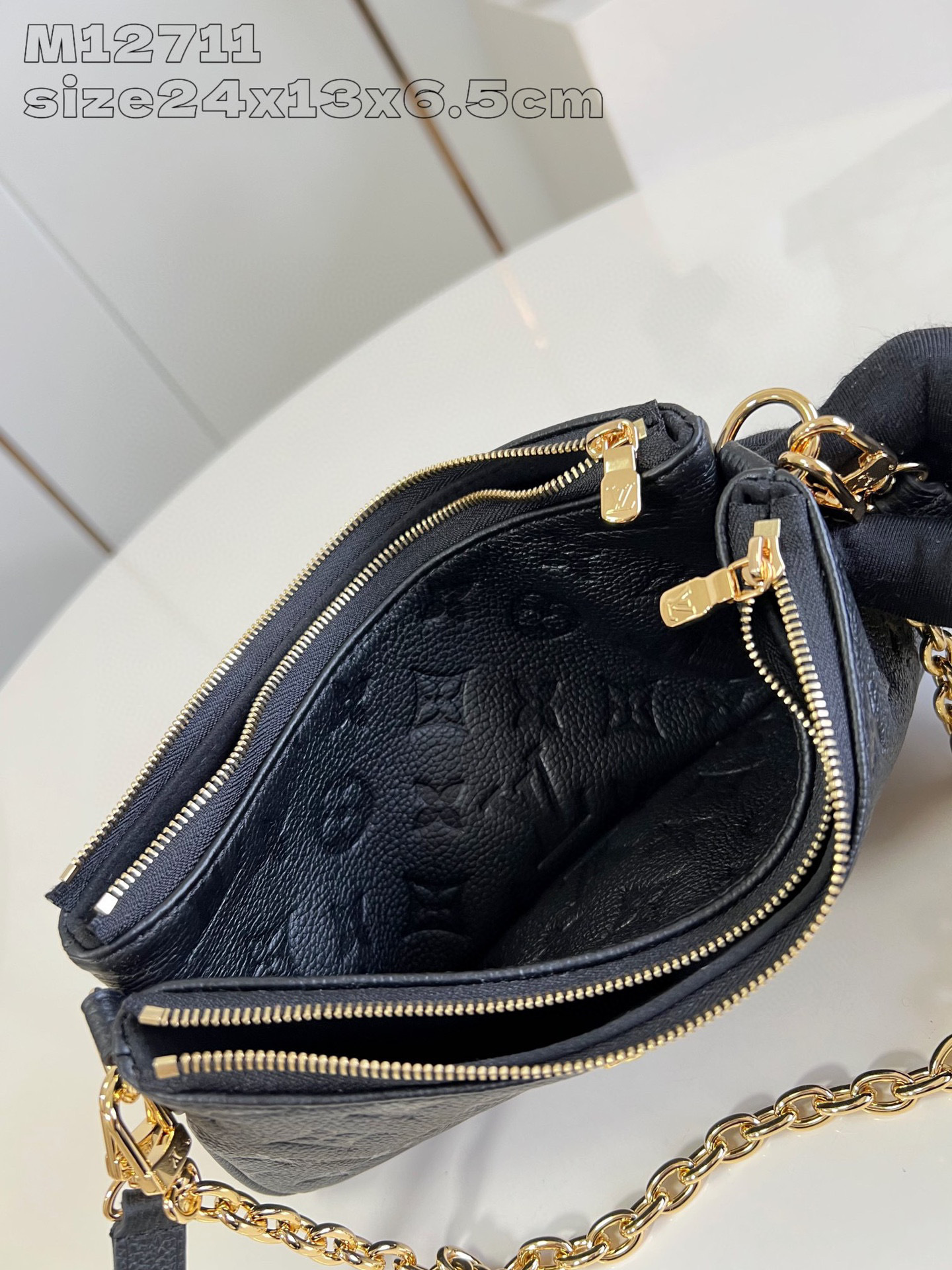 Dimensioni dell'impronta monogramma Louis Vuitton: 24 x 13 x 6,5 cm