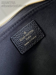 Dimensioni dell'impronta monogramma Louis Vuitton: 24 x 13 x 6,5 cm