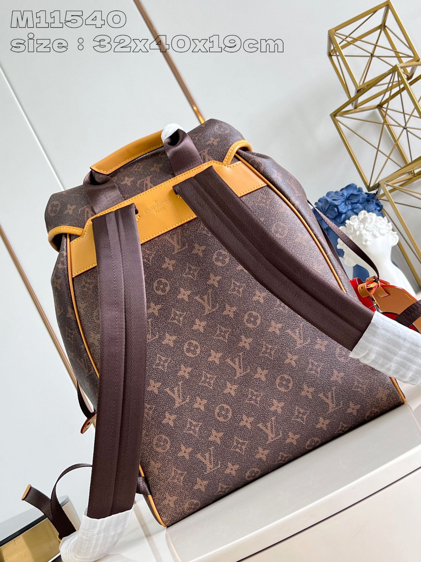 Louis Vuitton Montsouris  Size：32*40*19cm