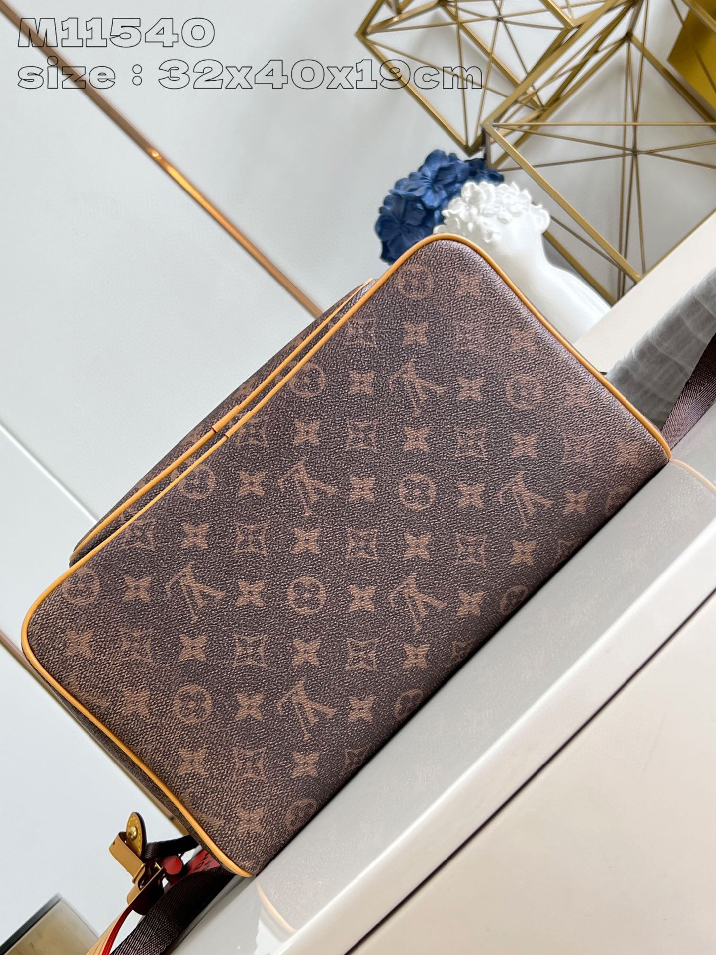 Louis Vuitton Montsouris  Size：32*40*19cm