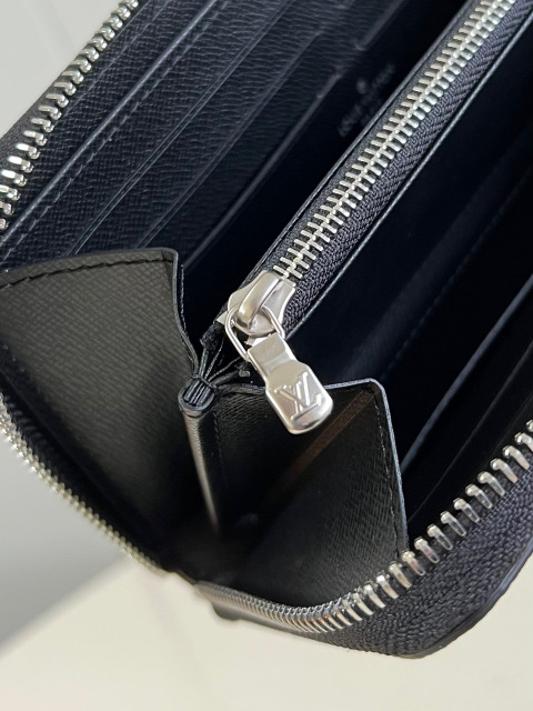 Louis Vuitton Zippy Size：21*10*2.5cm