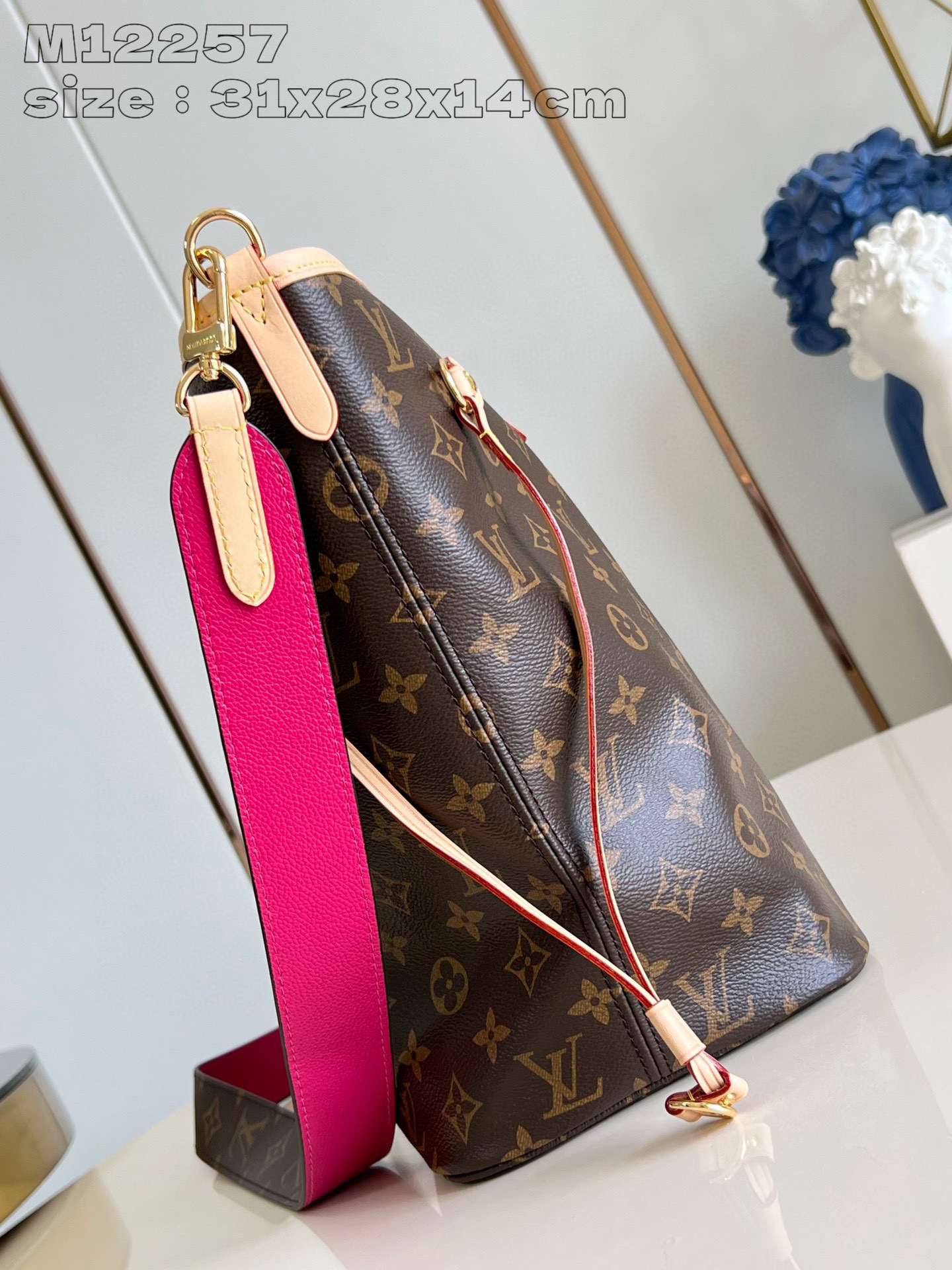 Louis Vuitton Neverfull Dimensioni: 31*28*14 cm