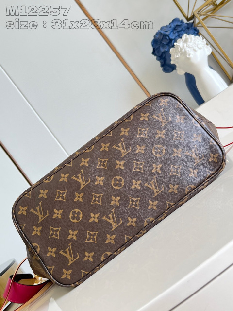 Louis Vuitton Neverfull Dimensioni: 31*28*14 cm