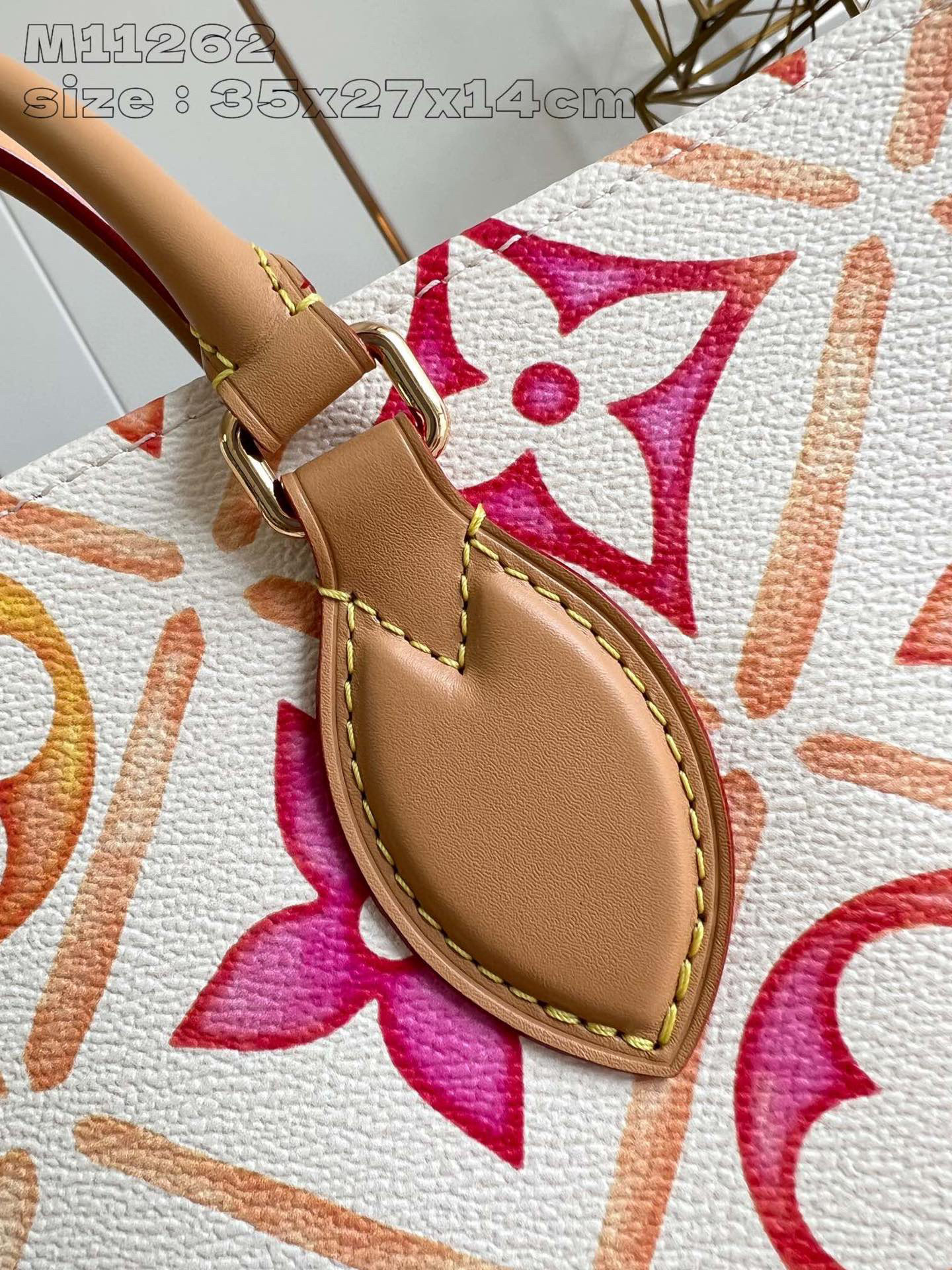 Louis Vuitton OnTheGo尺寸：35*27*14cm