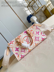 Louis Vuitton OnTheGo East West Saiz：25*13*10sm
