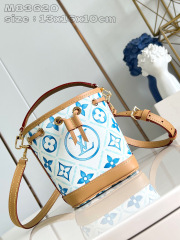 Louis Vuitton By the Pool Dimensioni: 13*16*10cm