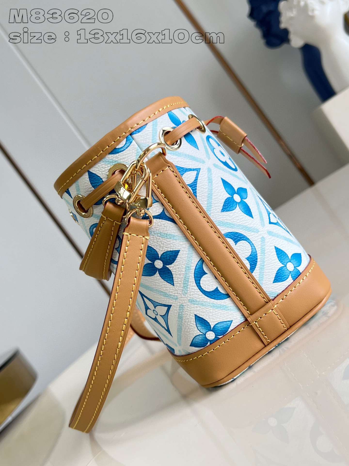 Louis Vuitton By the Pool Dimensioni: 13*16*10cm