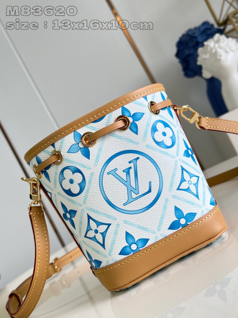 Louis Vuitton By the Pool Dimensioni: 13*16*10cm