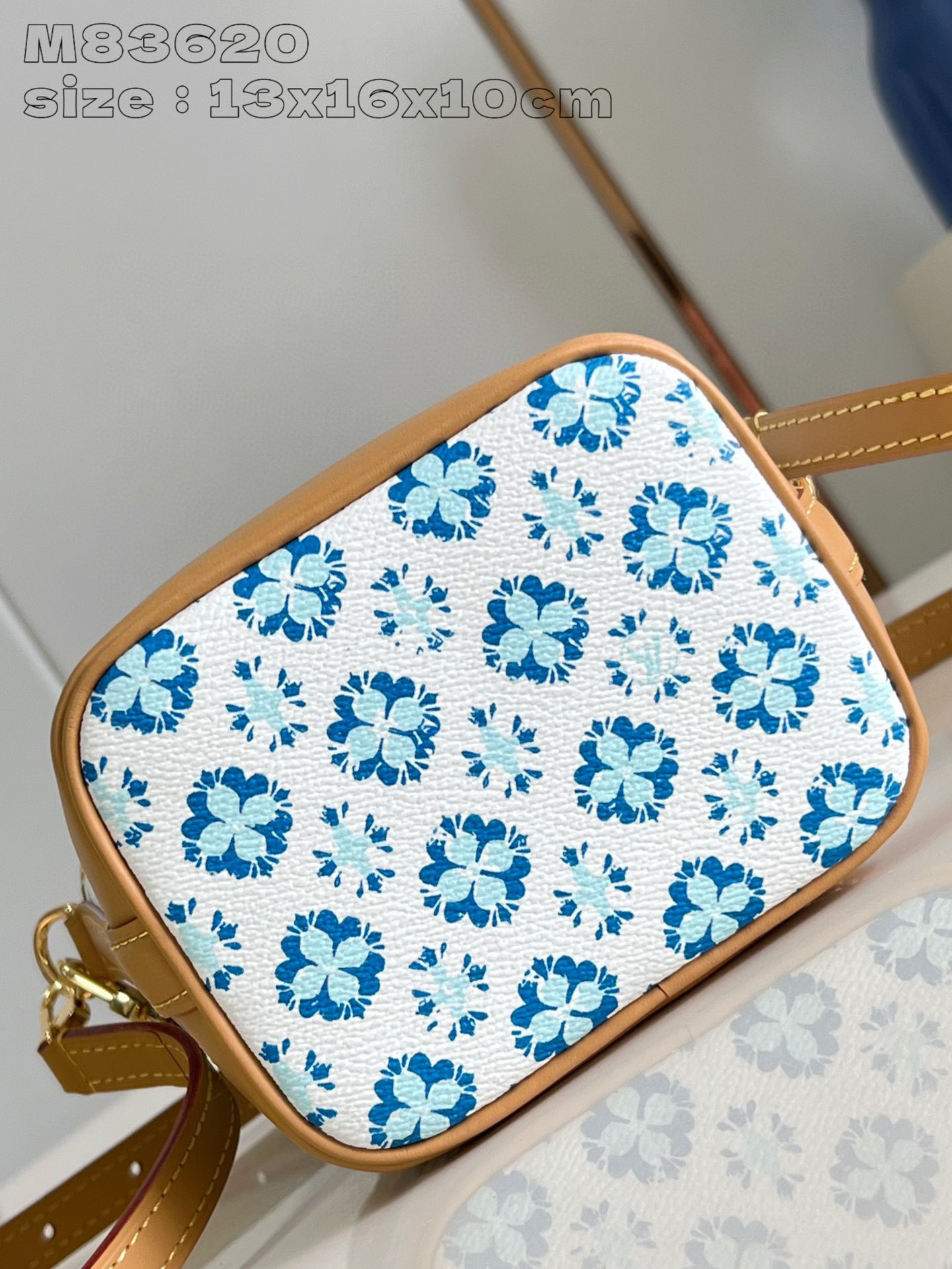 Louis Vuitton By the Pool Dimensioni: 13*16*10cm