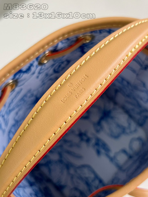 Louis Vuitton By the Pool Dimensioni: 13*16*10cm