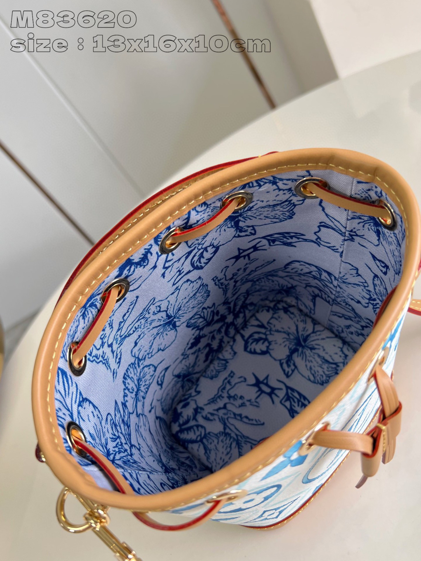 Louis Vuitton By the Pool Dimensioni: 13*16*10cm