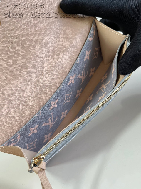 Louis Vuitton Emilie Size：19*10*2cm