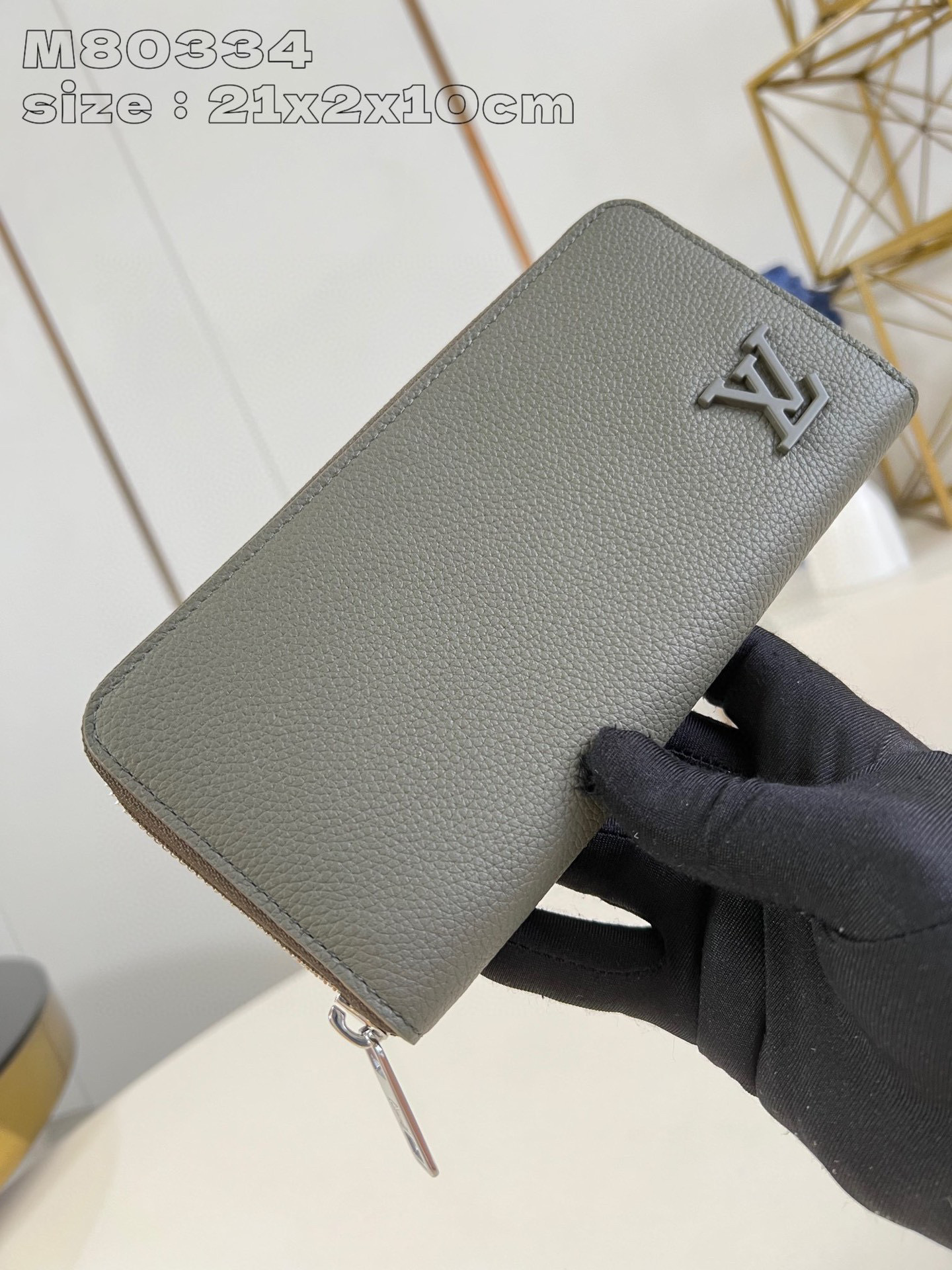 Dimensioni della borsa Louis Vuitton Zippy: 21*10*2,5 cm