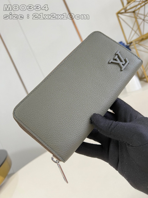 Dimensioni della borsa Louis Vuitton Zippy: 21*10*2,5 cm