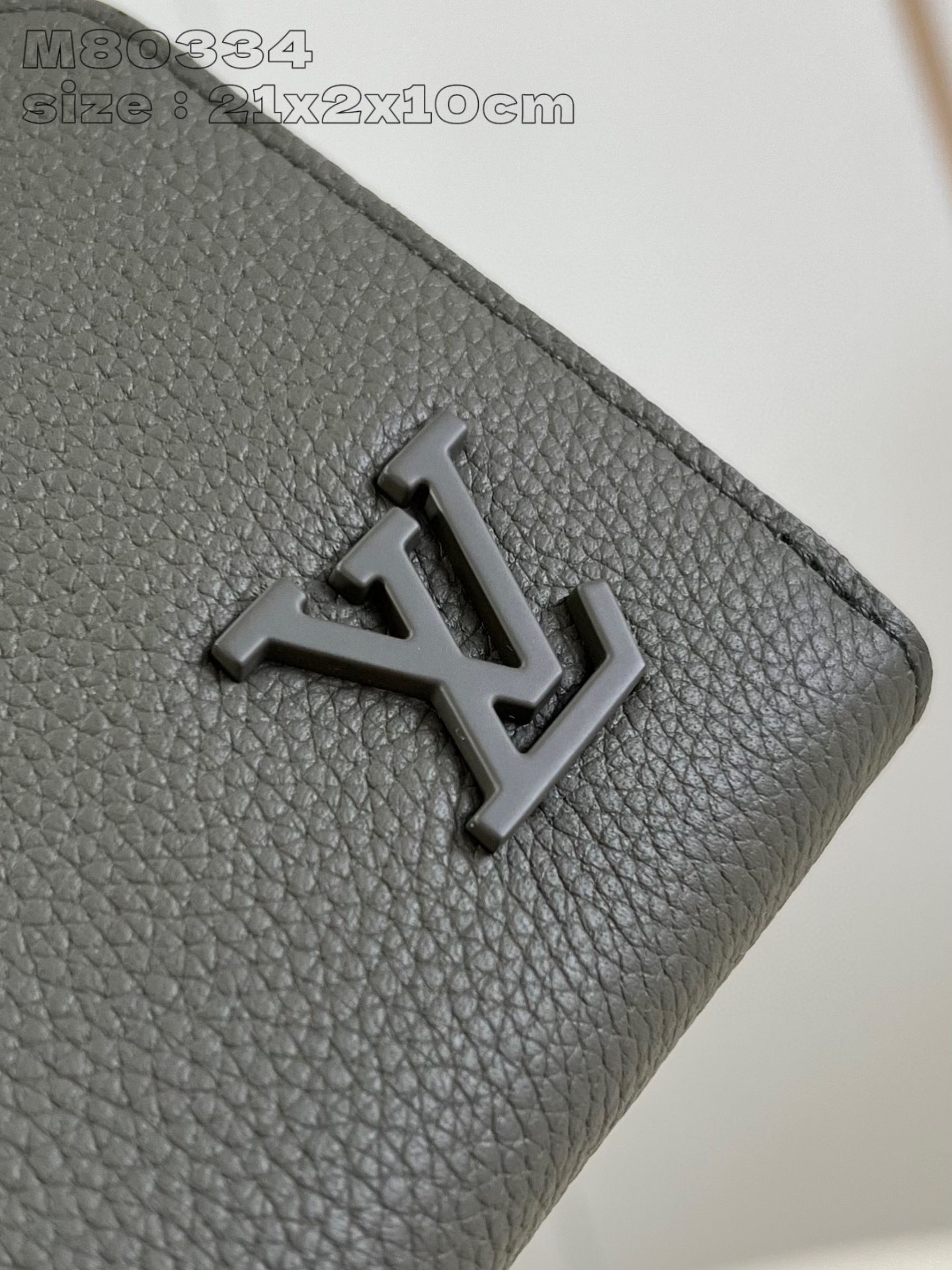 Dimensioni della borsa Louis Vuitton Zippy: 21*10*2,5 cm