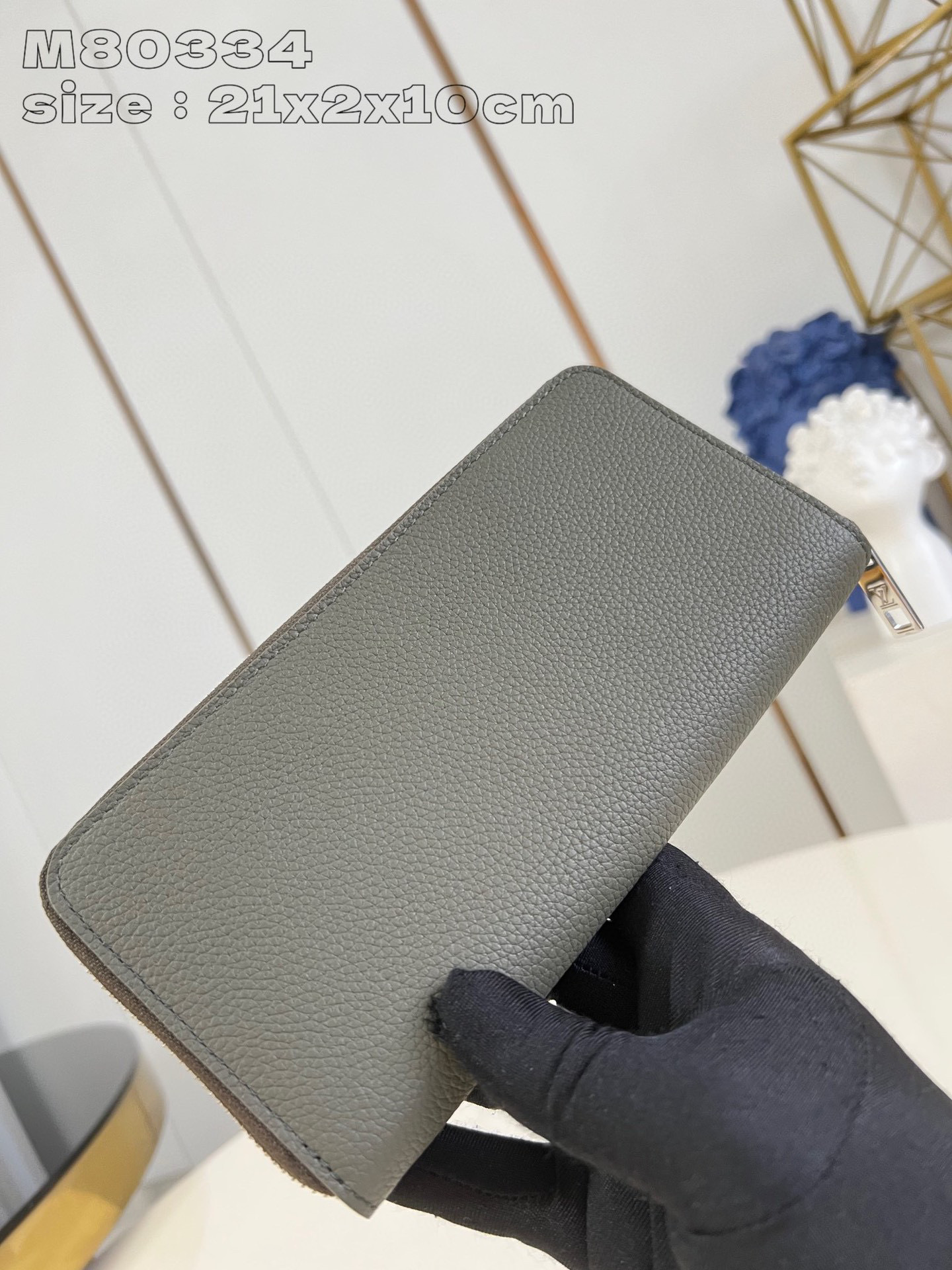 Dimensioni della borsa Louis Vuitton Zippy: 21*10*2,5 cm