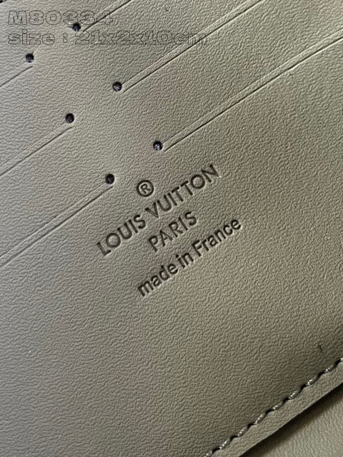 Dimensioni della borsa Louis Vuitton Zippy: 21*10*2,5 cm