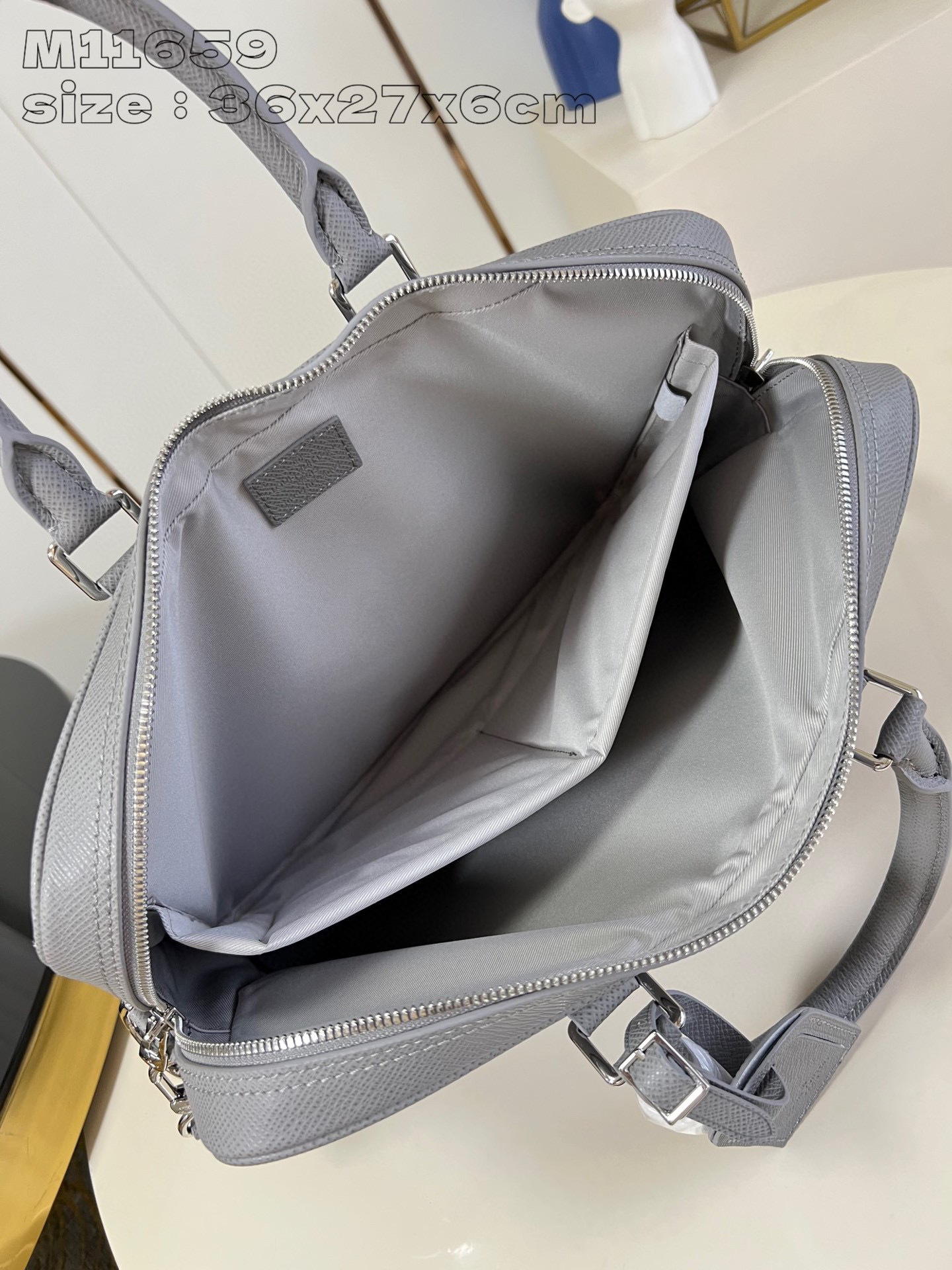 Louis Vuitton Porte Documenti Dimensioni viaggio: 36,5 * 27,5 * 6 cm