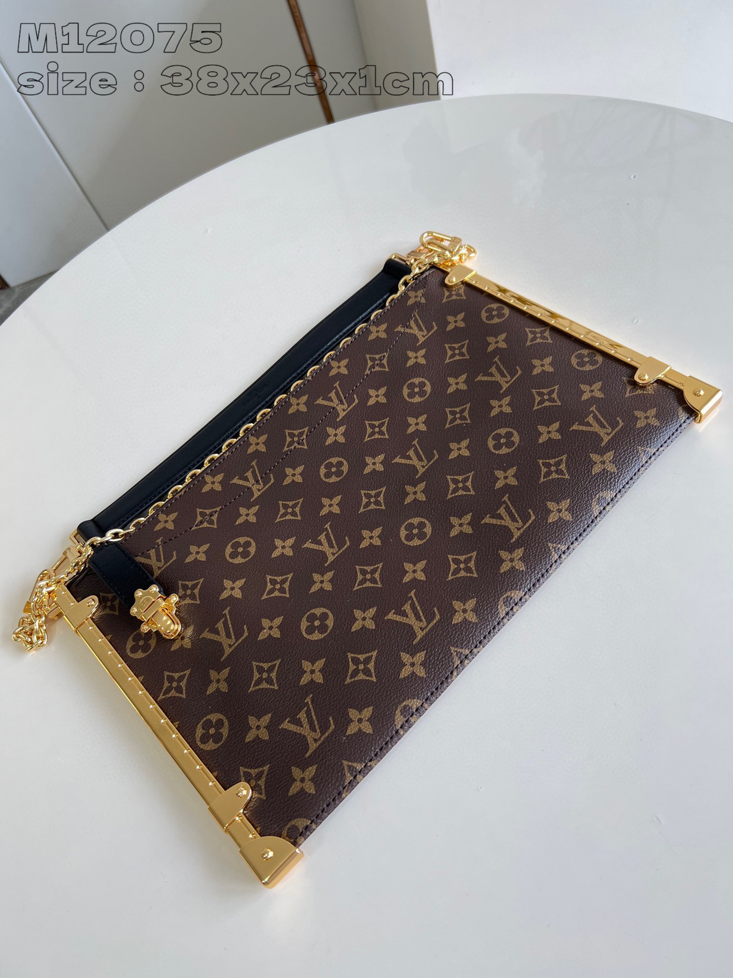 Dimensioni del baule portafortuna Louis Vuitton: 38*23*1cm