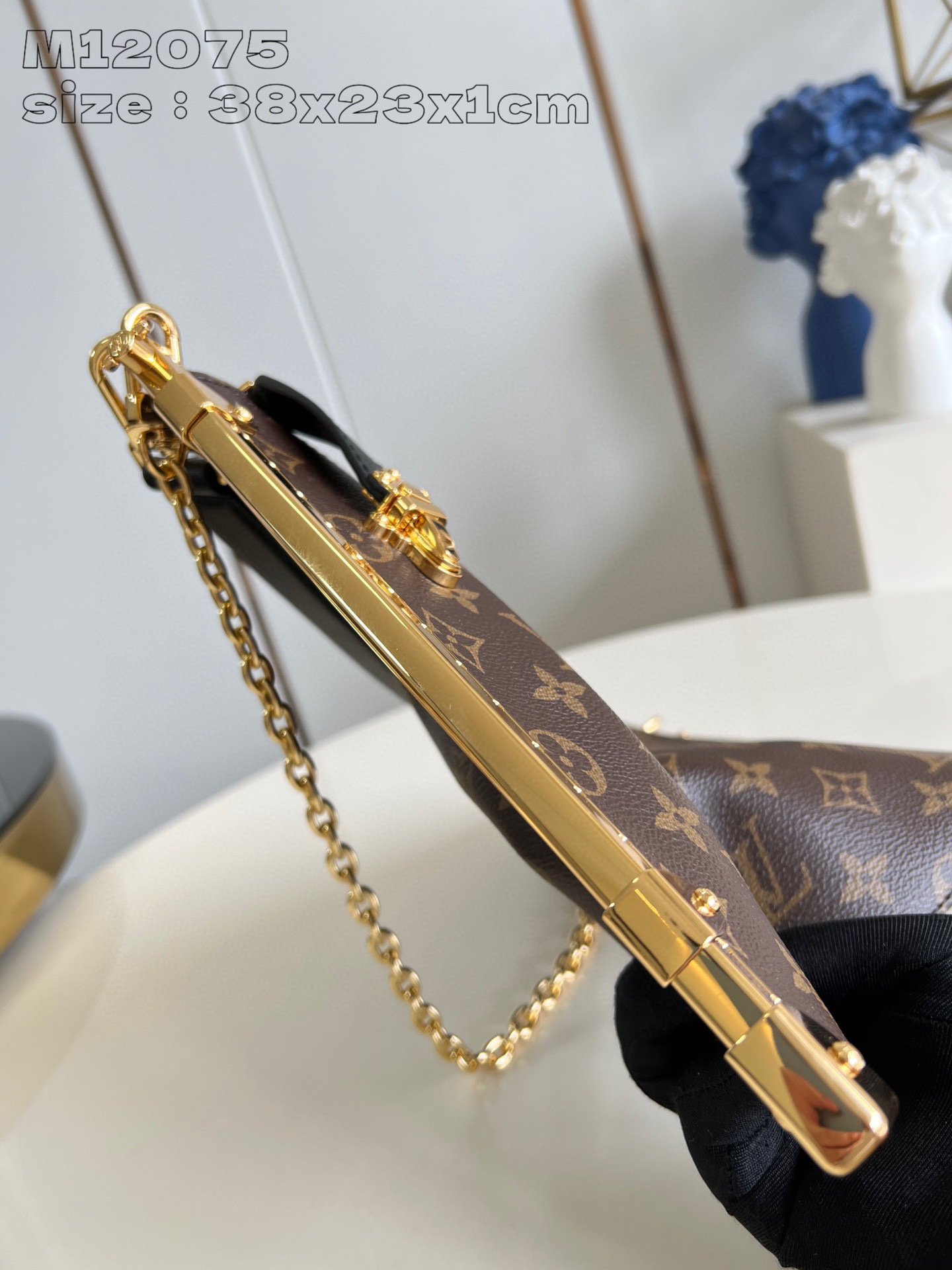 Dimensioni del baule portafortuna Louis Vuitton: 38*23*1cm