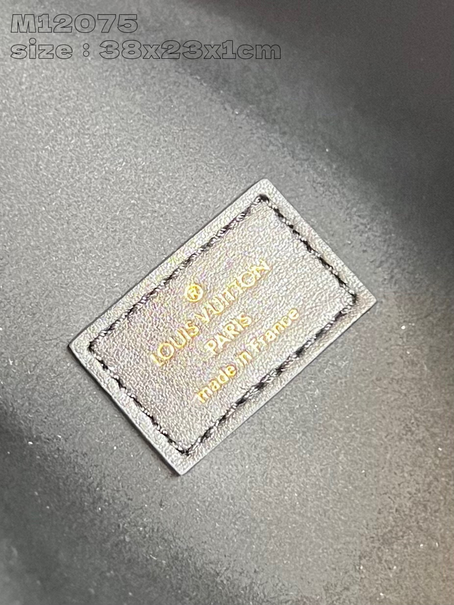 Dimensioni del baule portafortuna Louis Vuitton: 38*23*1cm