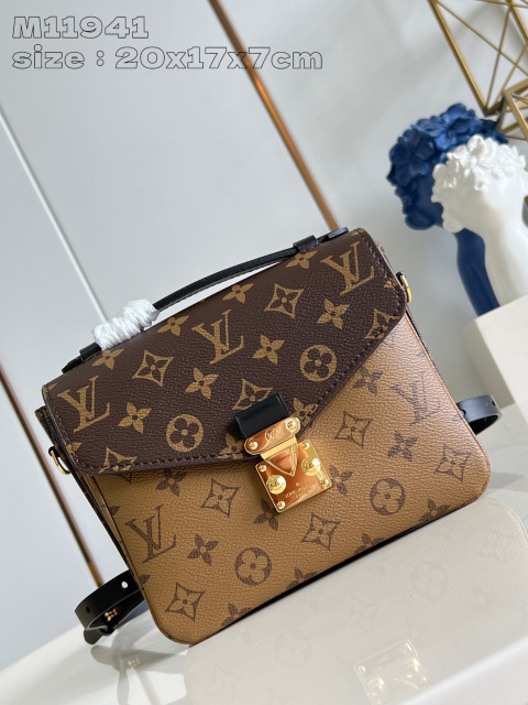 Louis Vuitton Pochette Métis Size：20*17*7cm