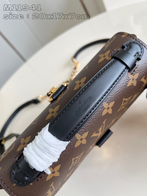 Louis Vuitton Pochette Métis Size：20*17*7cm