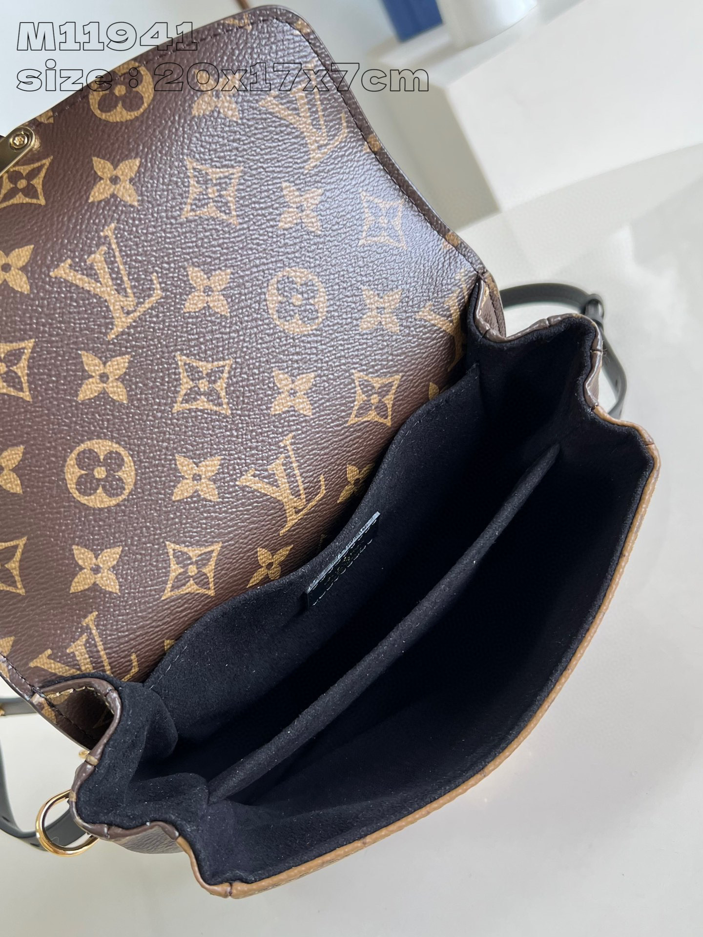 Louis Vuitton Pochette Métis Size：20*17*7cm