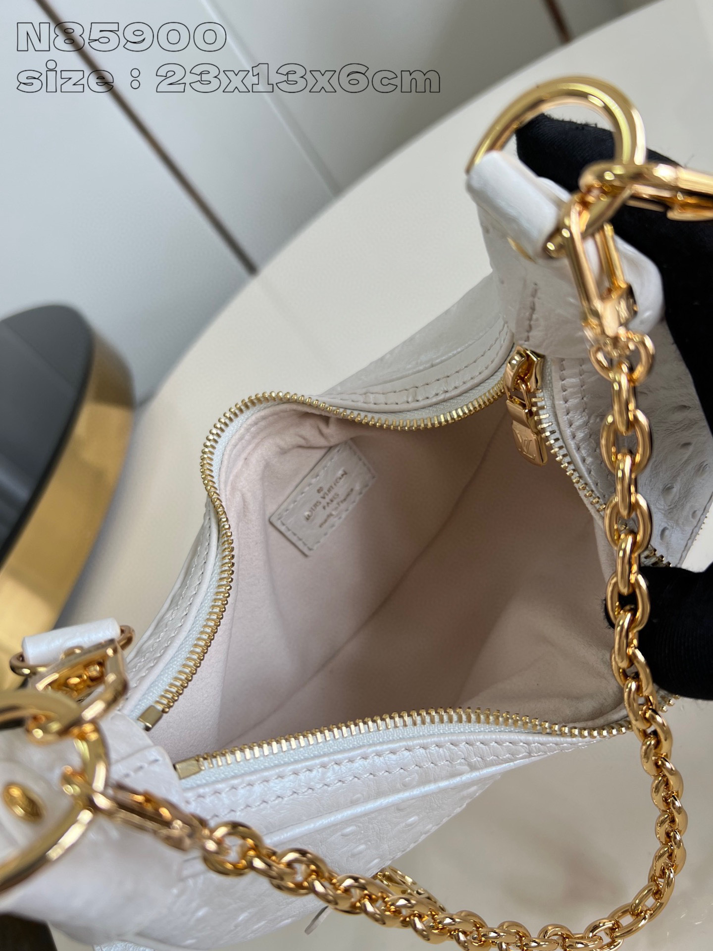 Dimensioni del cinturino Louis Vuitton: 23*13*6cm