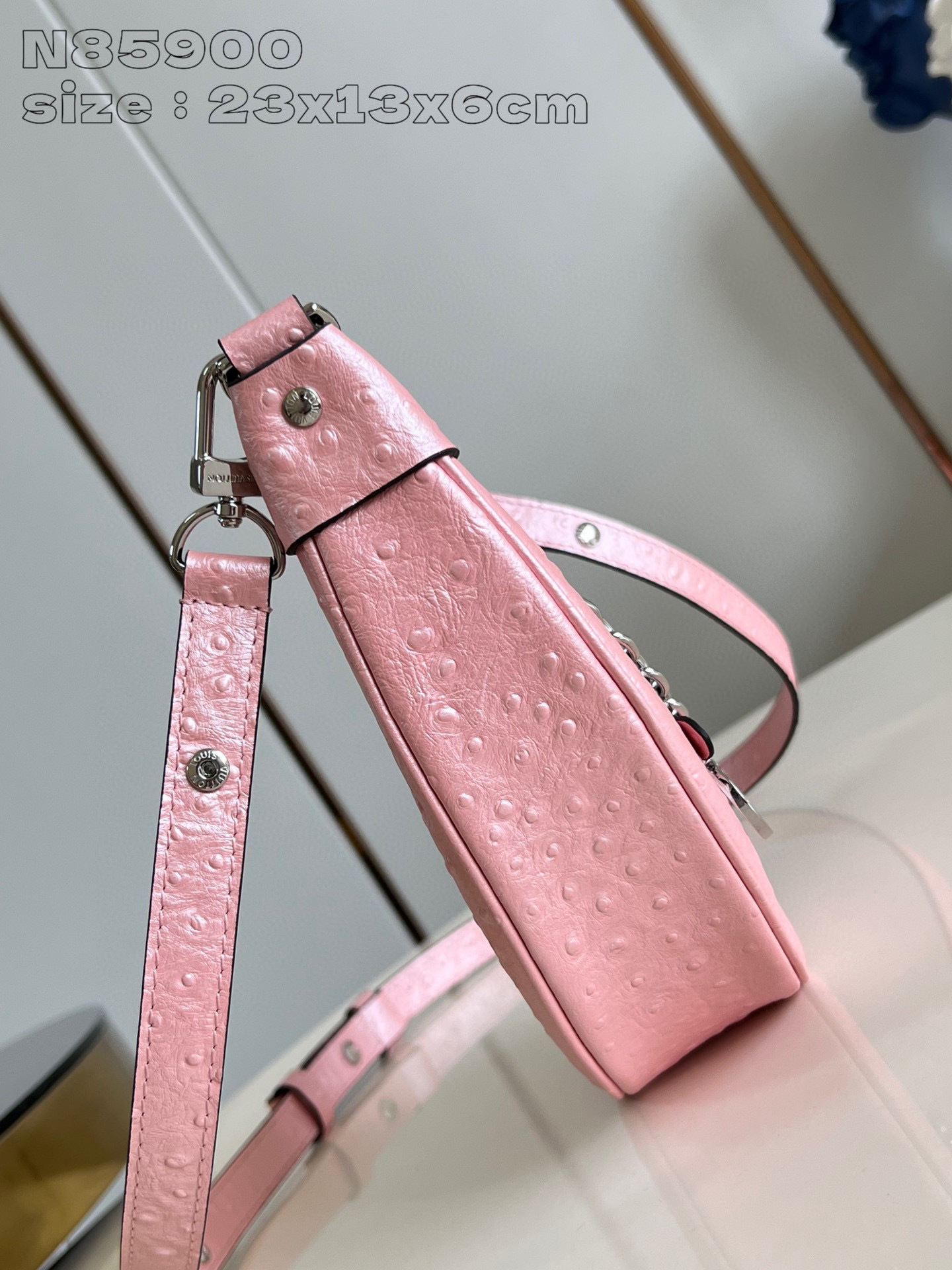 Louis Vuitton Schleife Größe: 23 * 13 * 6 cm