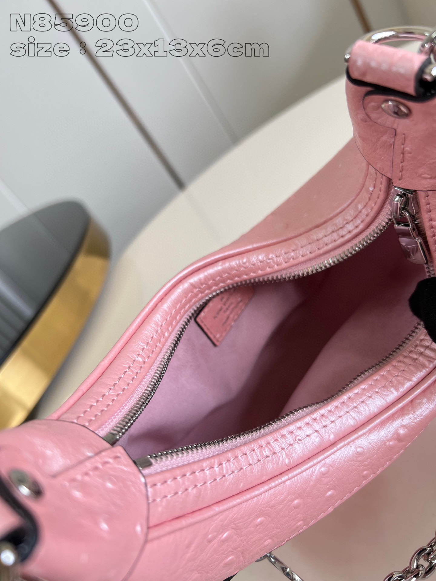 Louis Vuitton Schleife Größe: 23 * 13 * 6 cm