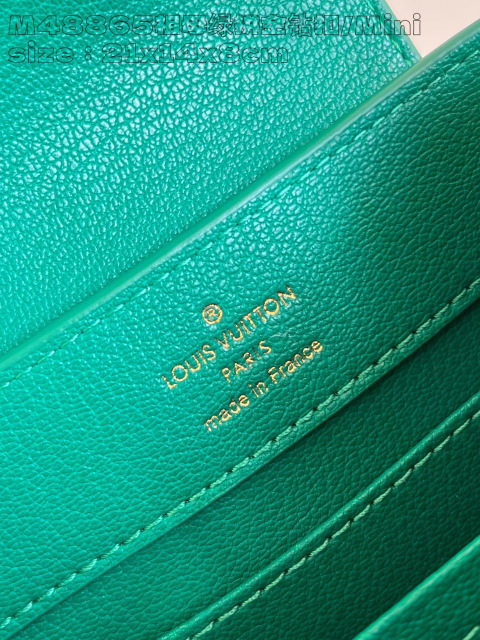 Louis Vuitton Capucines mini Dimensioni: 21*14*8cm