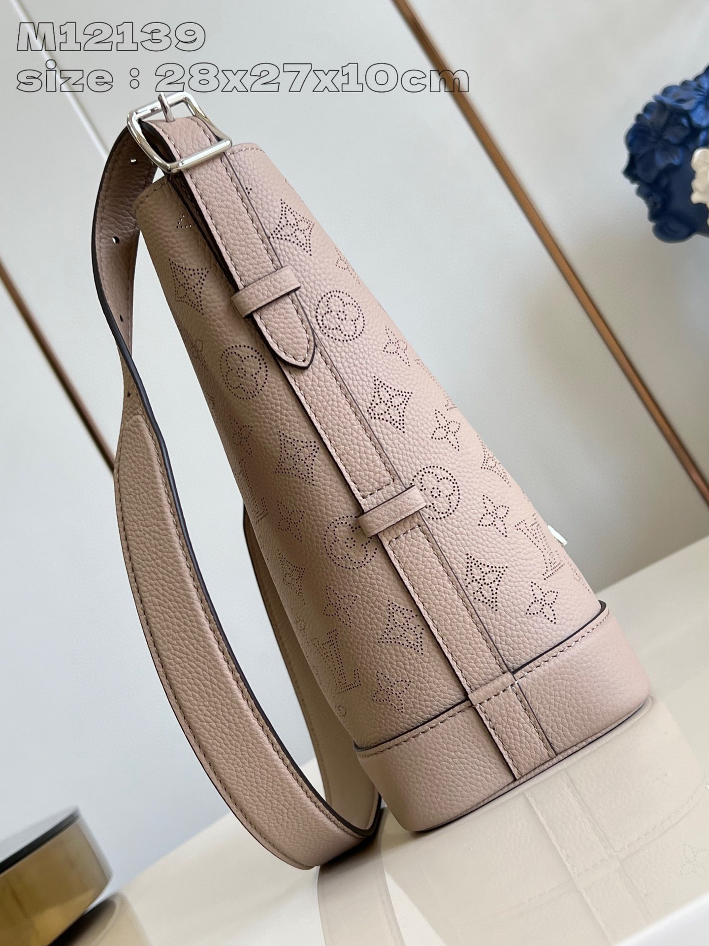 Größe des Louis Vuitton Flore-Monogramms: 28 x 27 x 10 cm