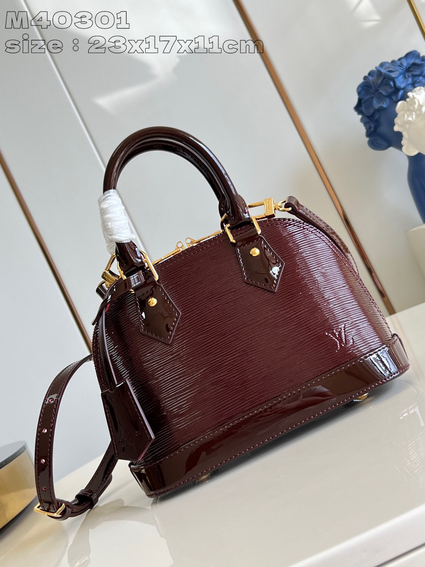 Dimensioni della borsa Louis Vuitton Alma BB: 23,5*17,5*11,55 cm
