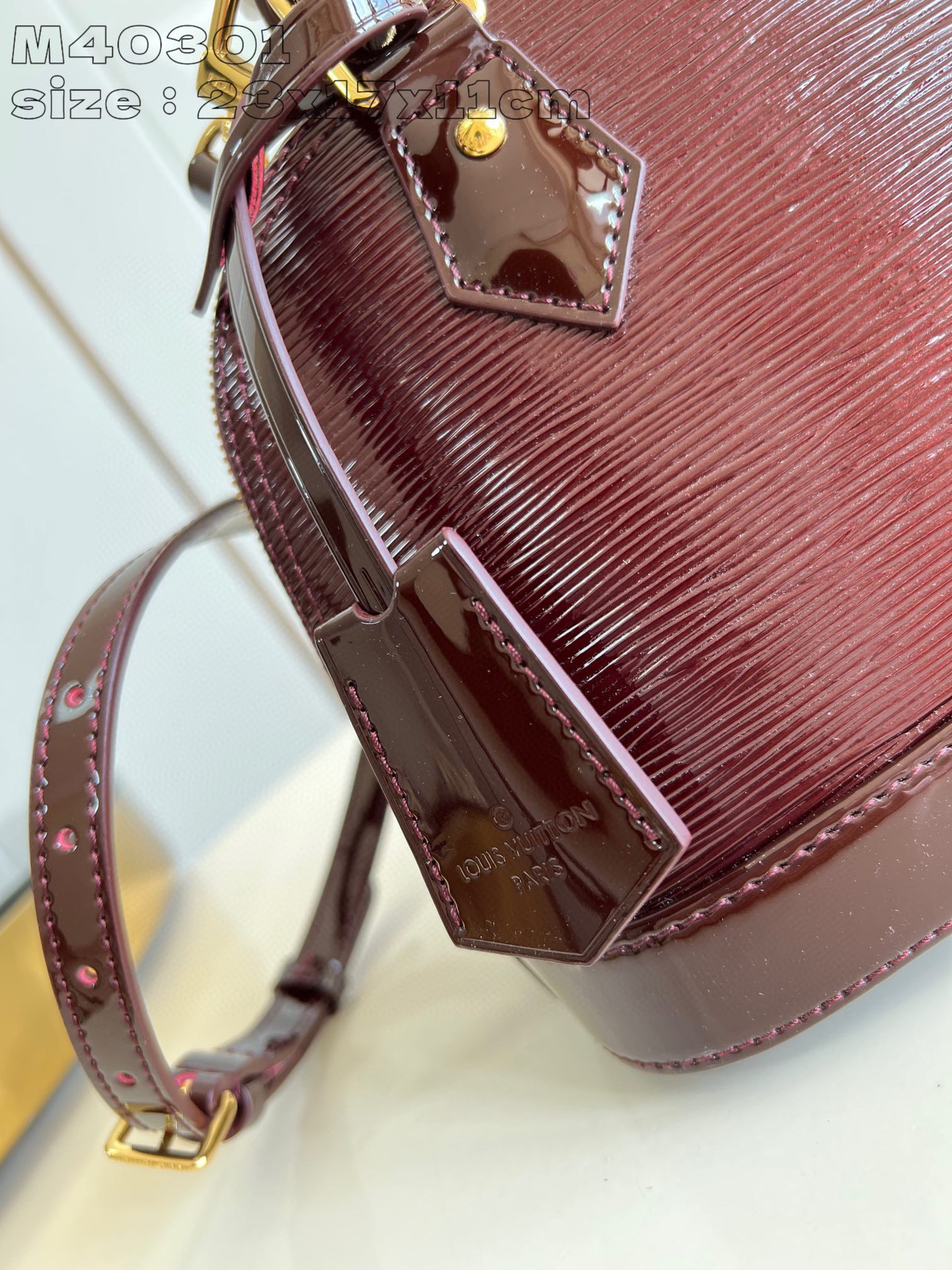 Dimensioni della borsa Louis Vuitton Alma BB: 23,5*17,5*11,55 cm