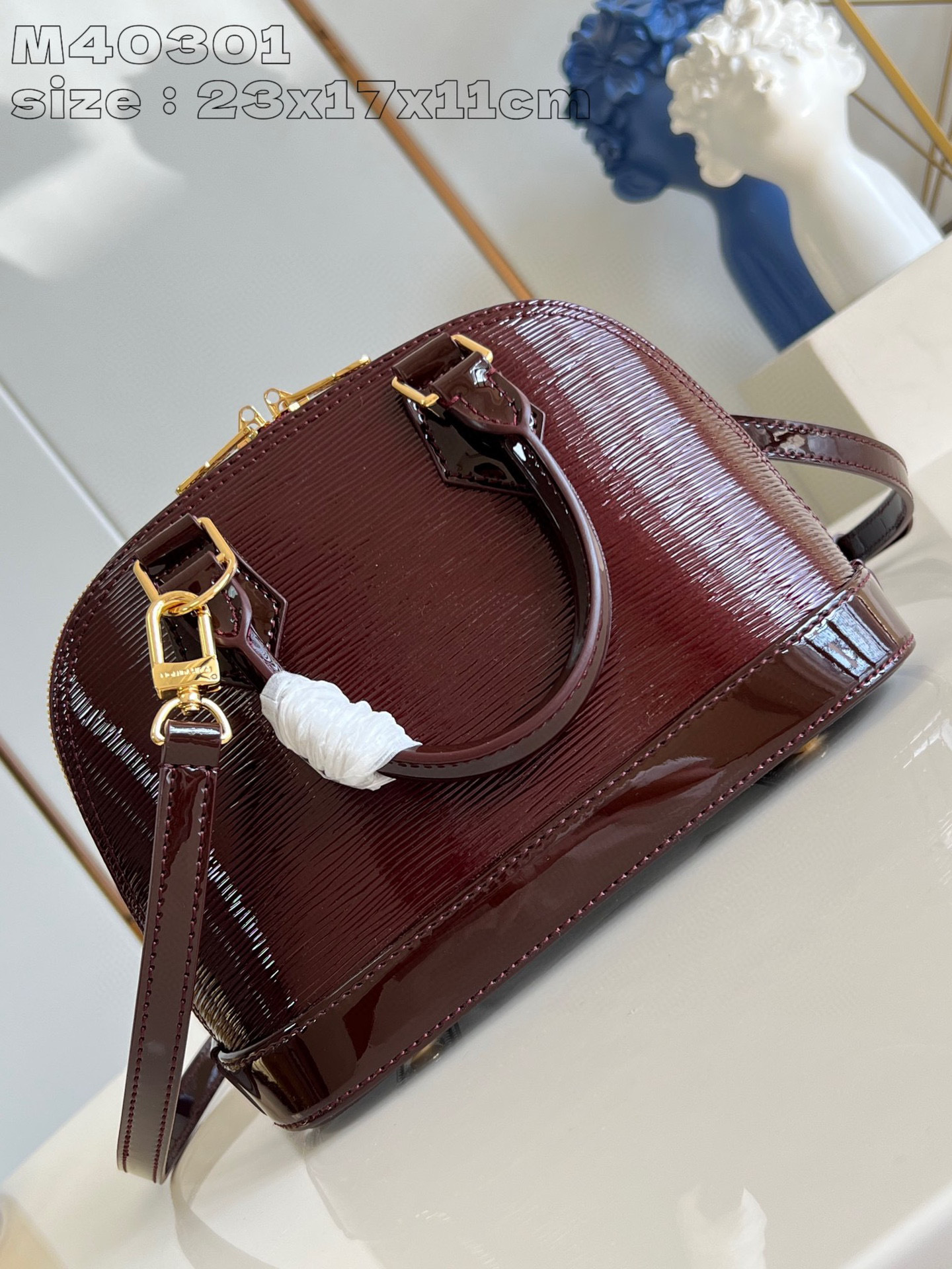Dimensioni della borsa Louis Vuitton Alma BB: 23,5*17,5*11,55 cm