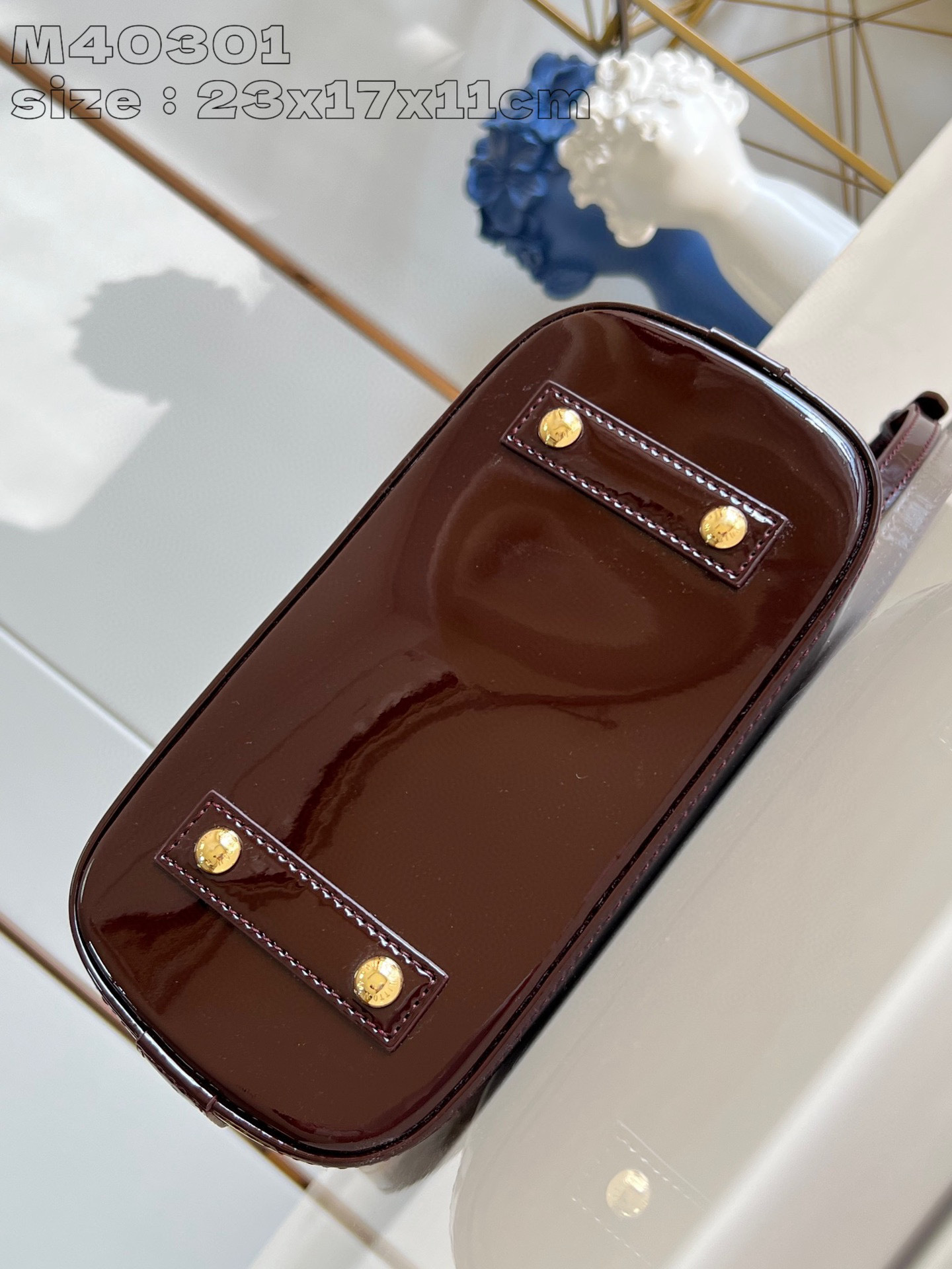 Dimensioni della borsa Louis Vuitton Alma BB: 23,5*17,5*11,55 cm