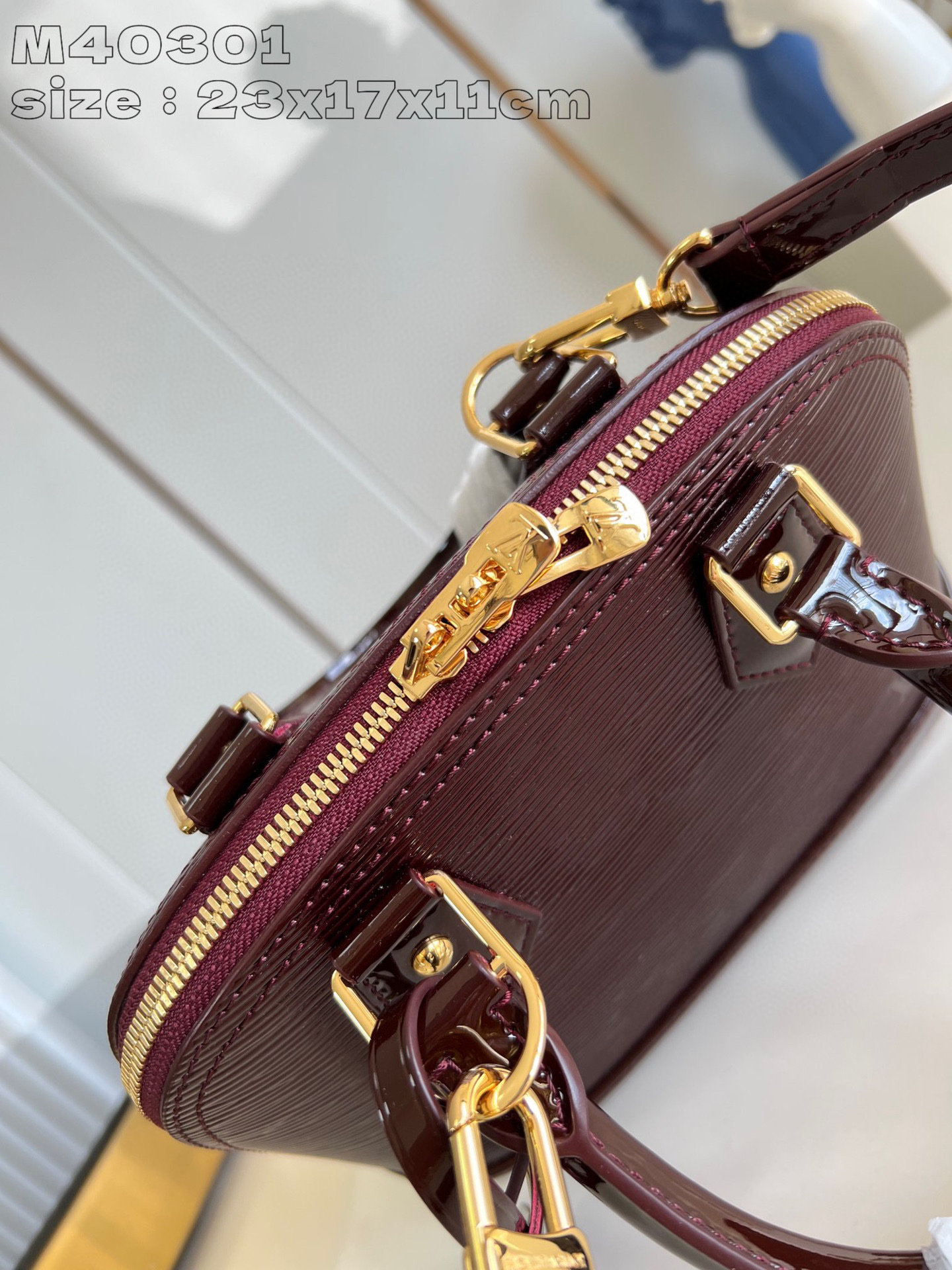 Dimensioni della borsa Louis Vuitton Alma BB: 23,5*17,5*11,55 cm
