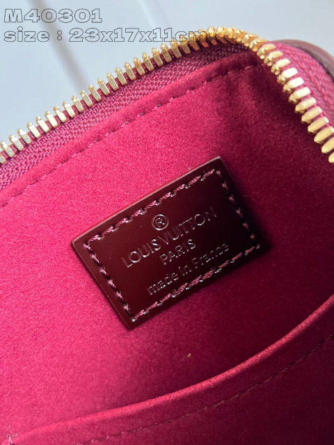 Dimensioni della borsa Louis Vuitton Alma BB: 23,5*17,5*11,55 cm