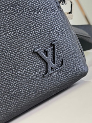 Louis Vuitton Avenue Größe: 22,5 x 16 x 7,5 cm