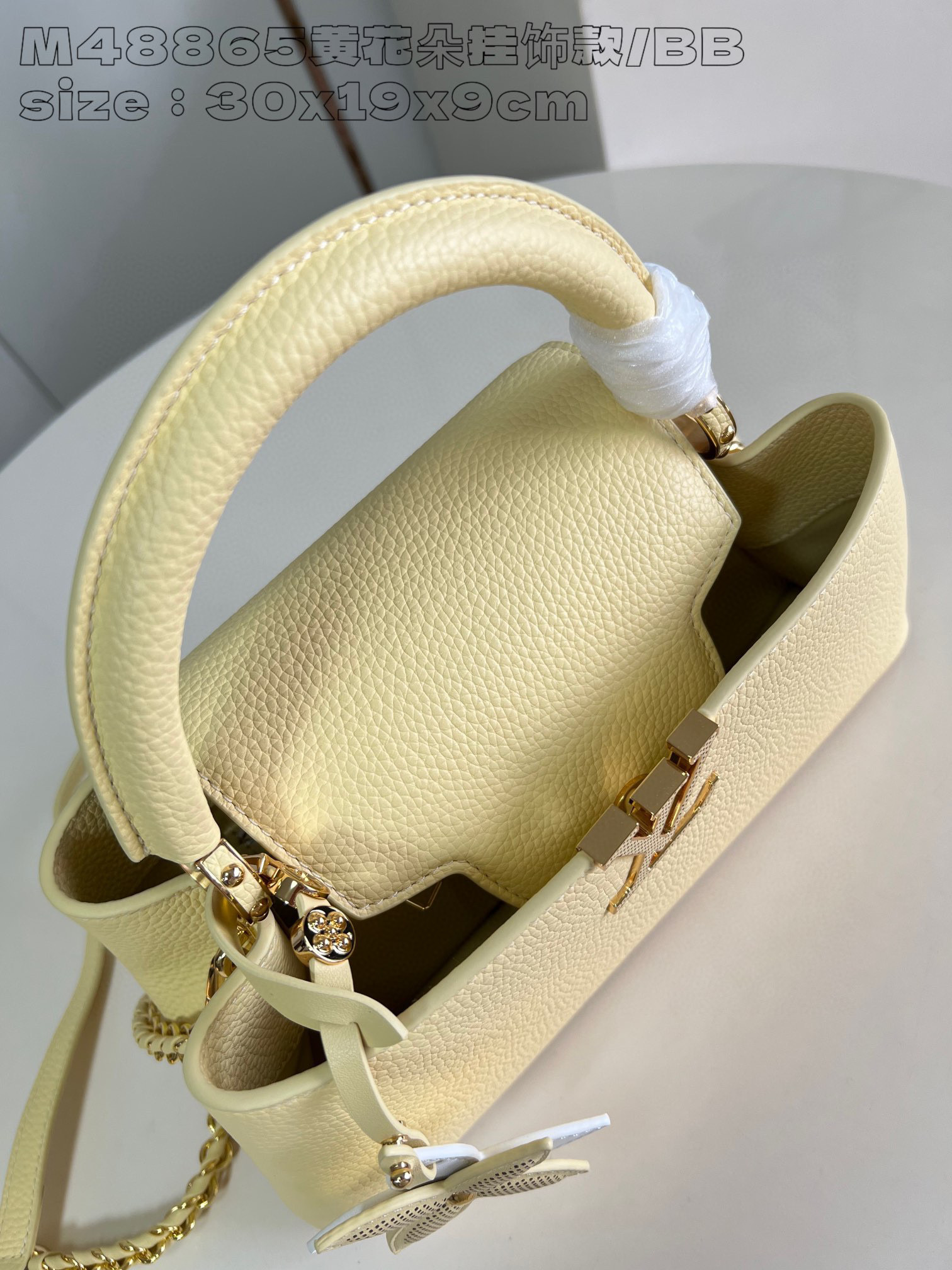 Louis Vuitton Capucines Ost-West Größe: 30 * 19 * 9 cm
