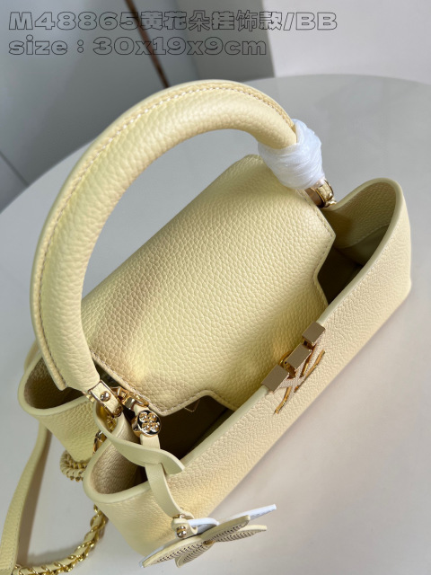 Louis Vuitton Capucines Ost-West Größe: 30 * 19 * 9 cm