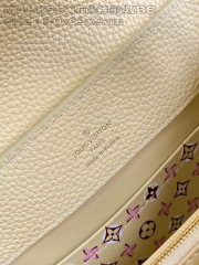 Louis Vuitton Capucines Ost-West Größe: 30 * 19 * 9 cm